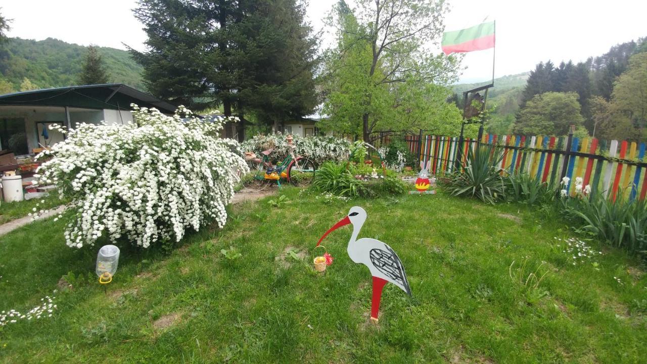 Къща за гости Дъга Cherni Osum Екстер'єр фото