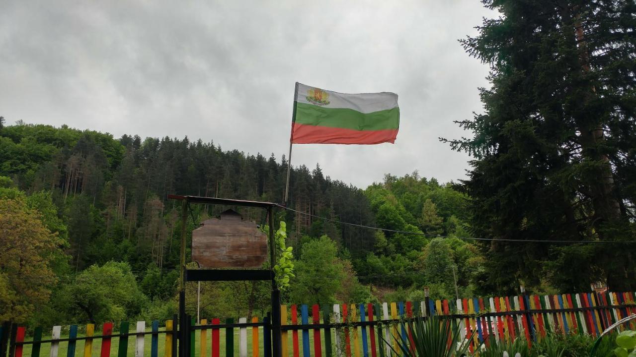 Къща за гости Дъга Cherni Osum Екстер'єр фото